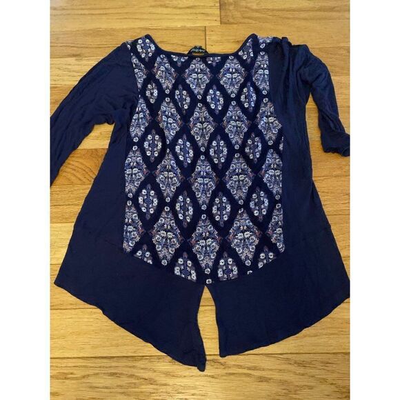 Lucky Brand, women’s purple 3/4 sleeve patterned hi low slit back size small - Picture 6 of 8